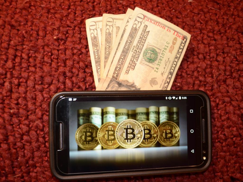 Can You Make Money Investing In Bitcoin Mining How To Earn Money From 
