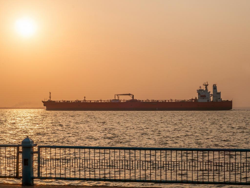 Oil futures fall over 20% after Saudi Arabia slashes selling prices