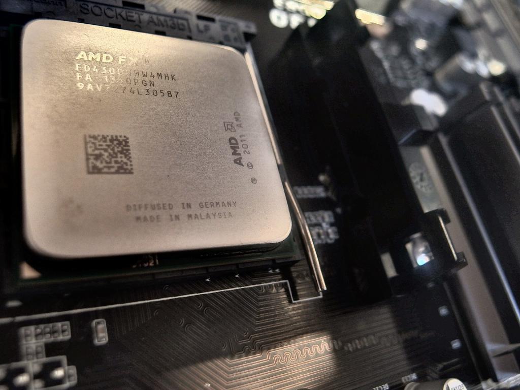 Advanced Micro Devices, Inc. (AMD) SVP Sells $1707000.00 in Stock