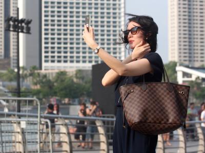 Snapchat (NYSE: SNAP) Effect Gives Booming Cosmetic Industry A Makeover
