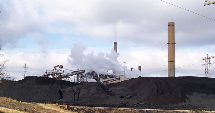 Dominion Energy Analyst Says It's An 'ESG Contender,' Stays Sidelined Following Berkshire Deal