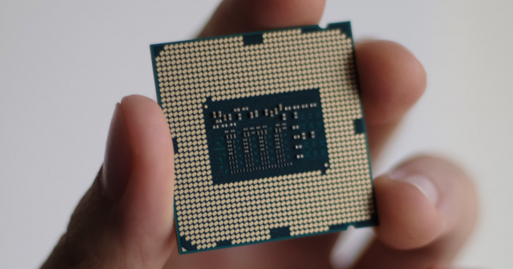 A Tale Of Two Chip Stocks: Intel, Texas Instruments Get The Ball Rolling For Semiconductor Earnings