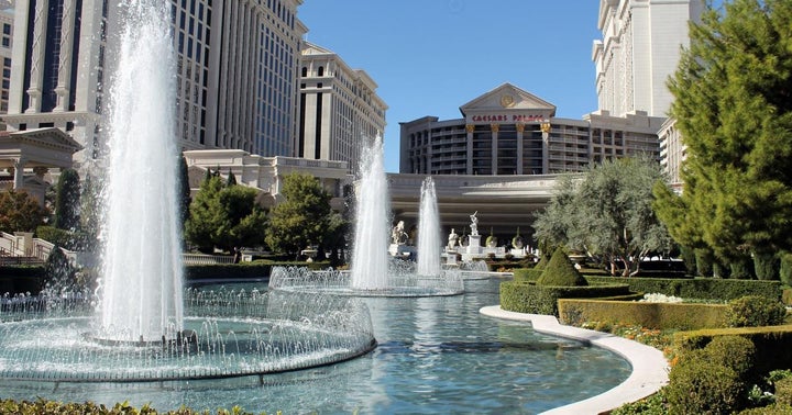 Why Goldman Sachs Is Sidelined On Caesars Entertainment, Bearish On MGM Resorts