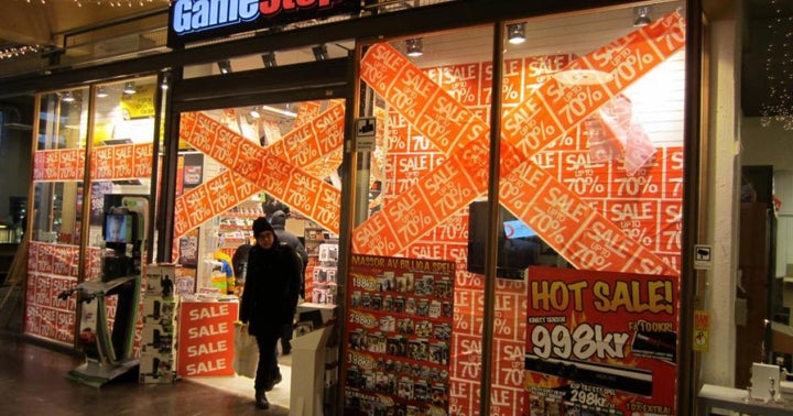 GameStop Falls As Credit Suisse Lowers Earnings Estimates, Price Target GameStop Falls As Credit Suisse Lowers Earnings Estimates, Price Target