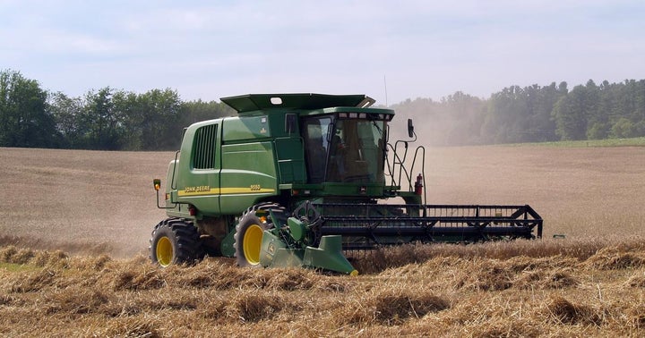 Deere Trades higher After Major Q1 Earnings Beat