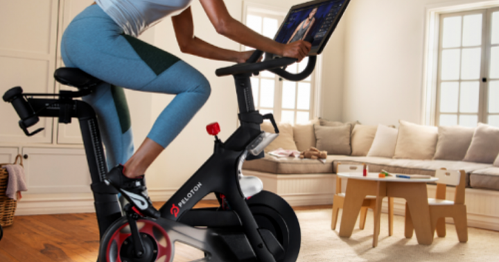 Benzinga's Bulls And Bears Of The Week: Apple, Chevron, GM, GE, Peloton And More