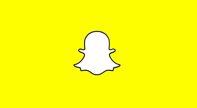2 Analysts On What To Expect From Snap's Q1 Report
